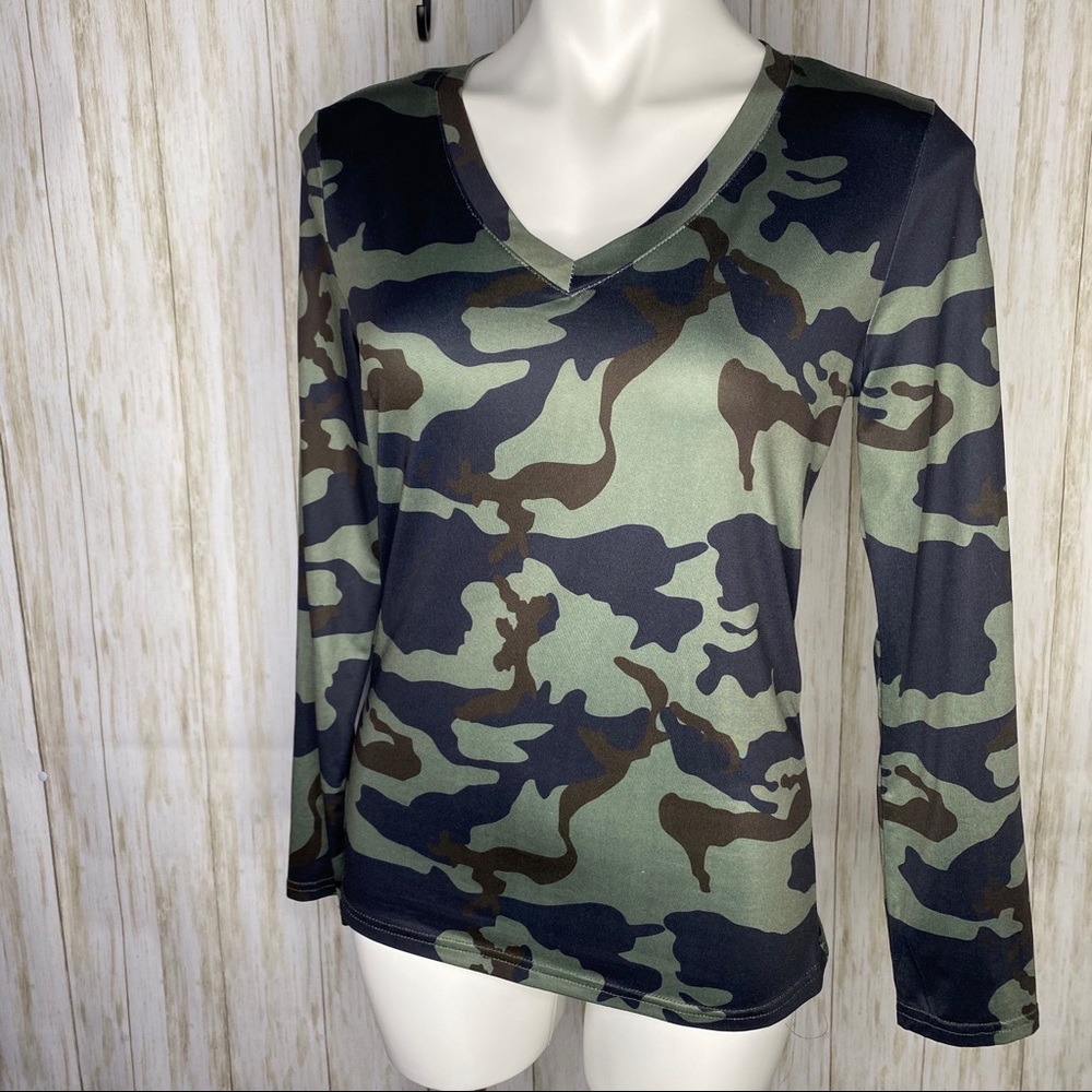 🍋 FancyQube Camo V-neck long sleeve top